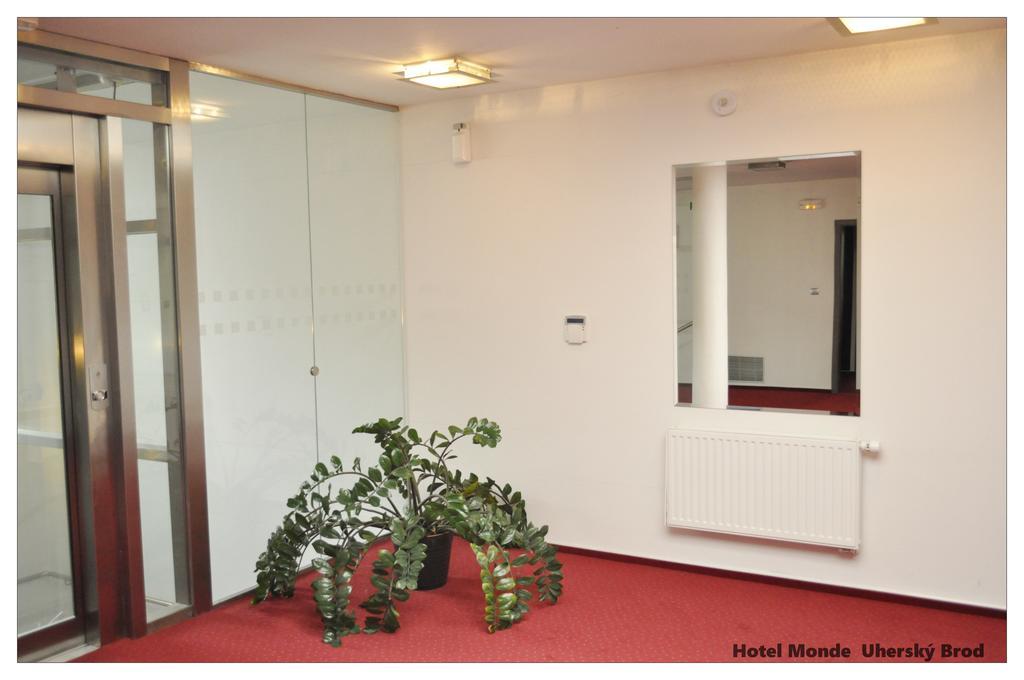 Hotel Monde Uherský Brod Exteriör bild