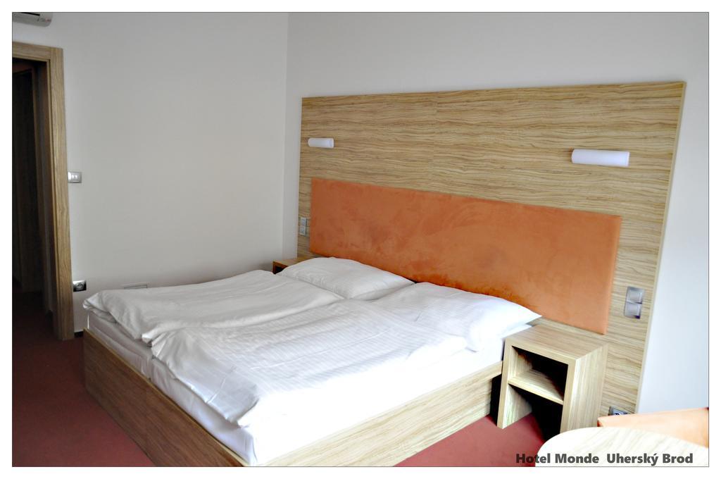 Hotel Monde Uherský Brod Exteriör bild