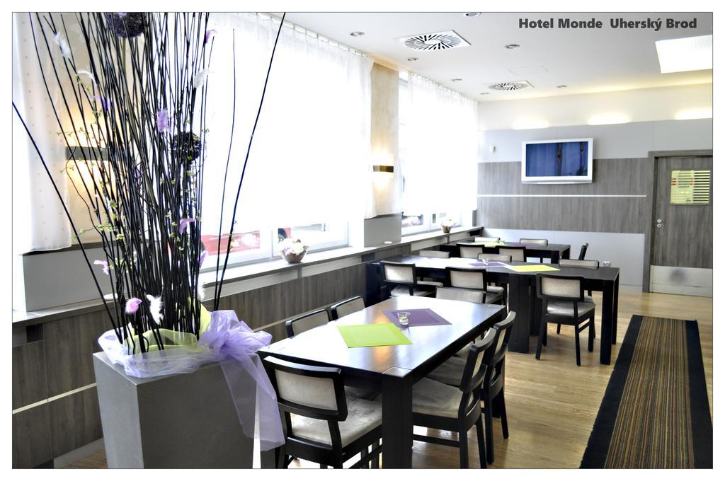 Hotel Monde Uherský Brod Exteriör bild